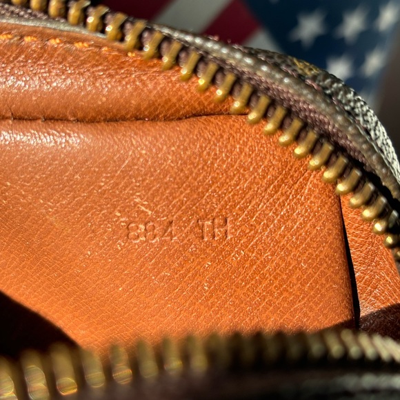 Auth Louis Vuitton Marley Dragonne PM Clutch - Picture 14 of 14